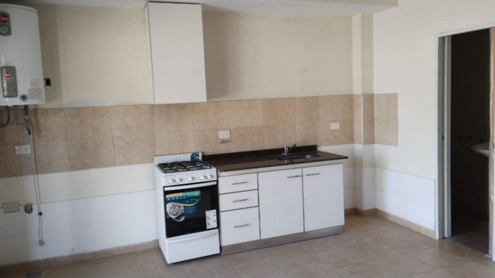 DEPARTAMENTO 3 AMB. PLANTA BAJA C/JARDIN Y COCHERA (COMPLEJO CERRADO)
