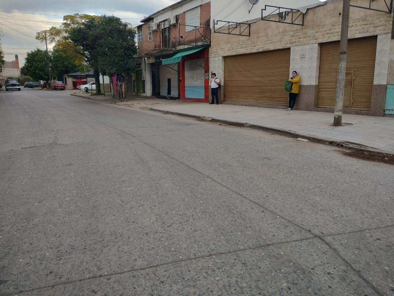 CASA 4 AMB. C/COCHERA Y JARDIN. (LOS POLVORINES)