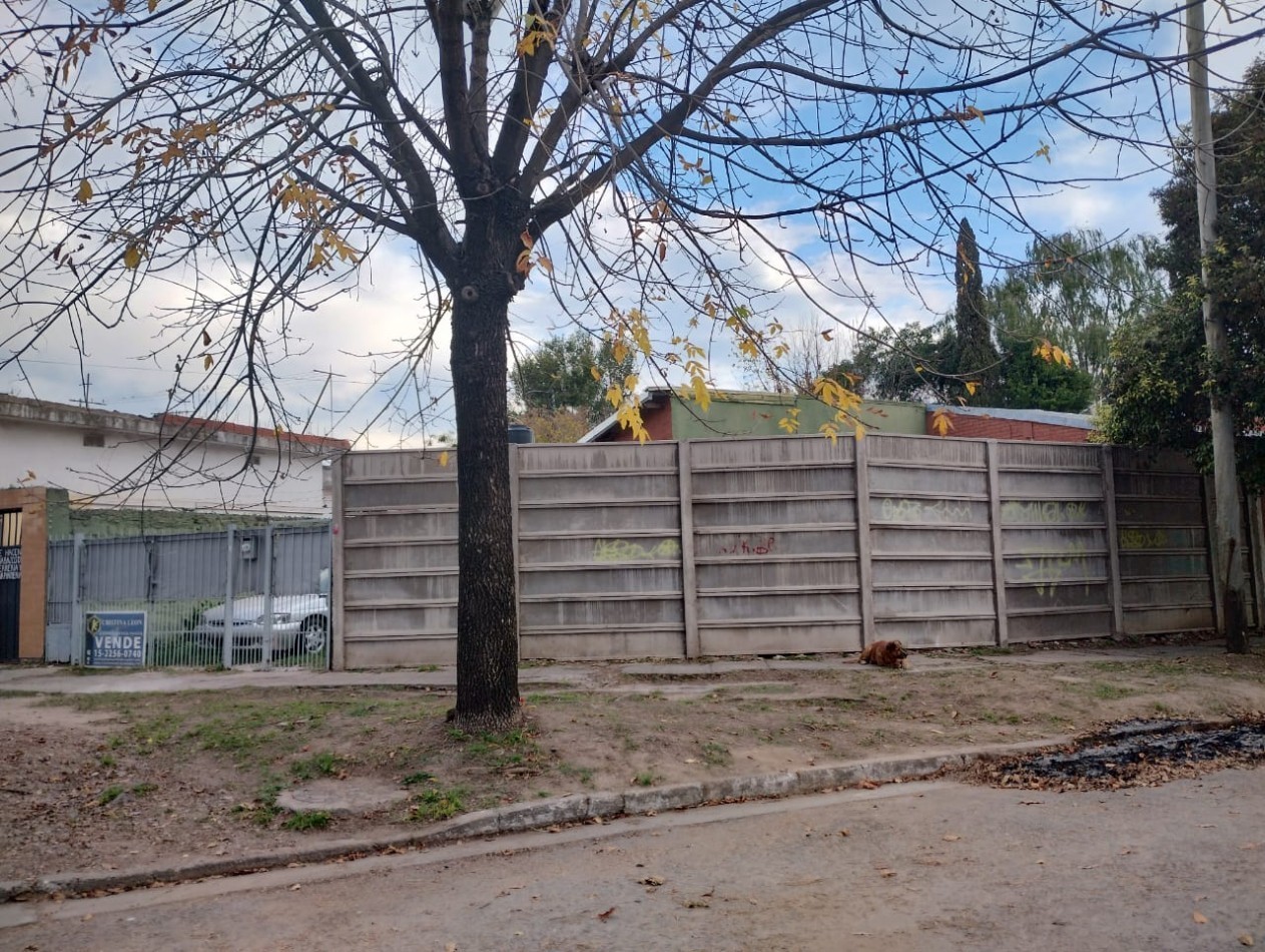 CASA 4 AMB. C/COCHERA Y JARDIN. (LOS POLVORINES)