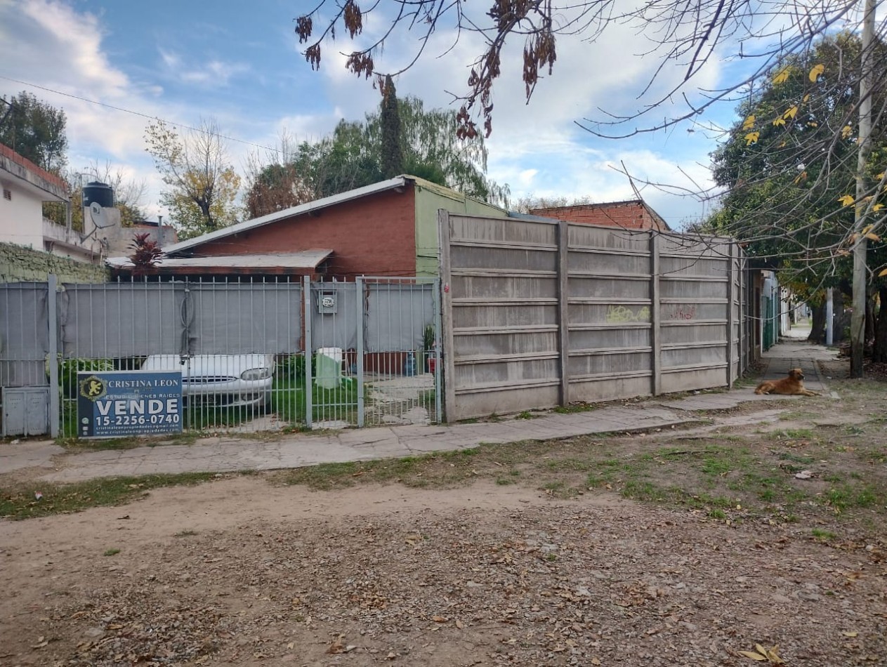 CASA 4 AMB. C/COCHERA Y JARDIN. (LOS POLVORINES)