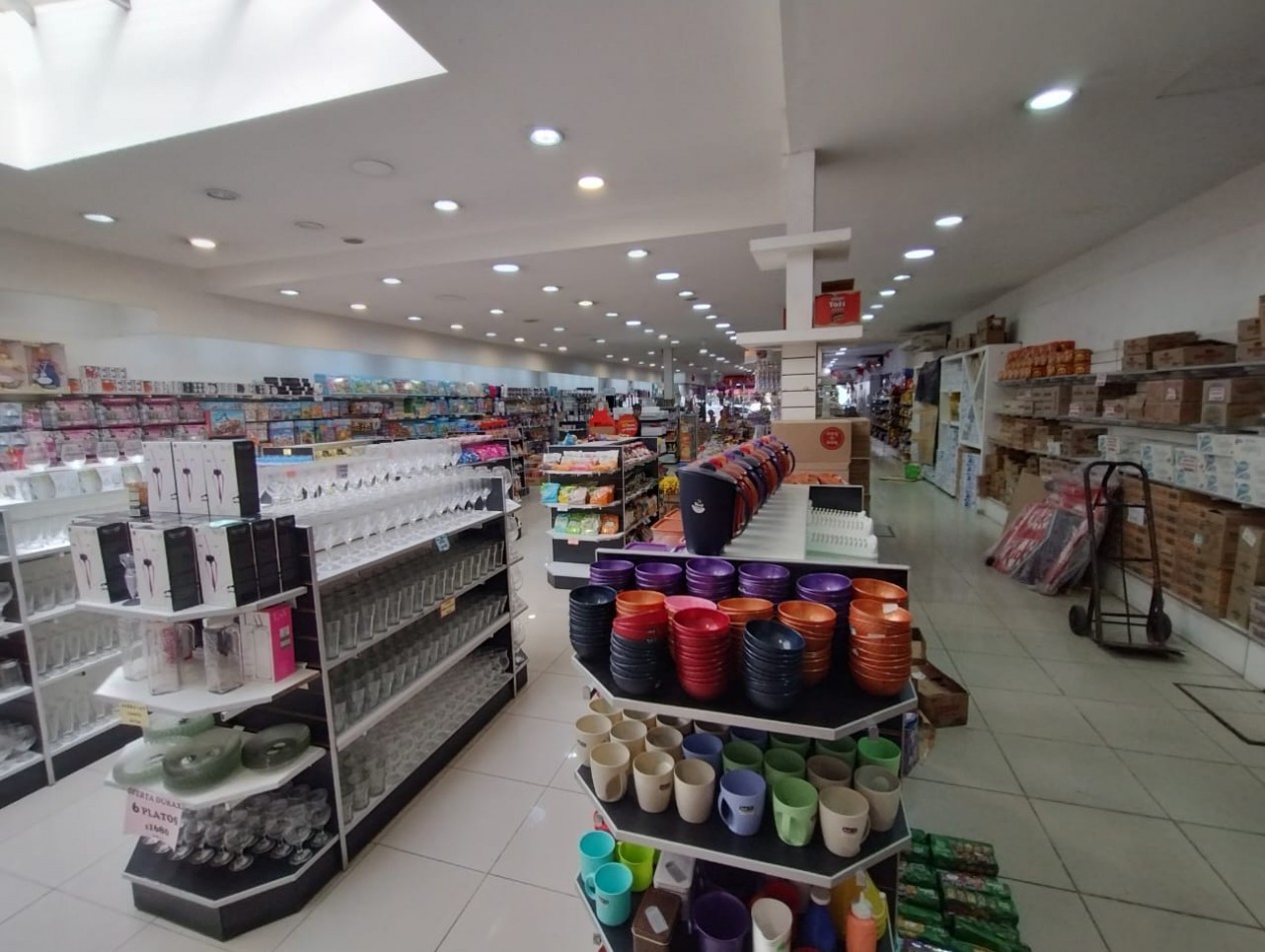 PREDIO UNICO!!! (SAN MIGUEL CTRO.) LOCAL 451 M2. + PLANTA ALTA 250 M2.