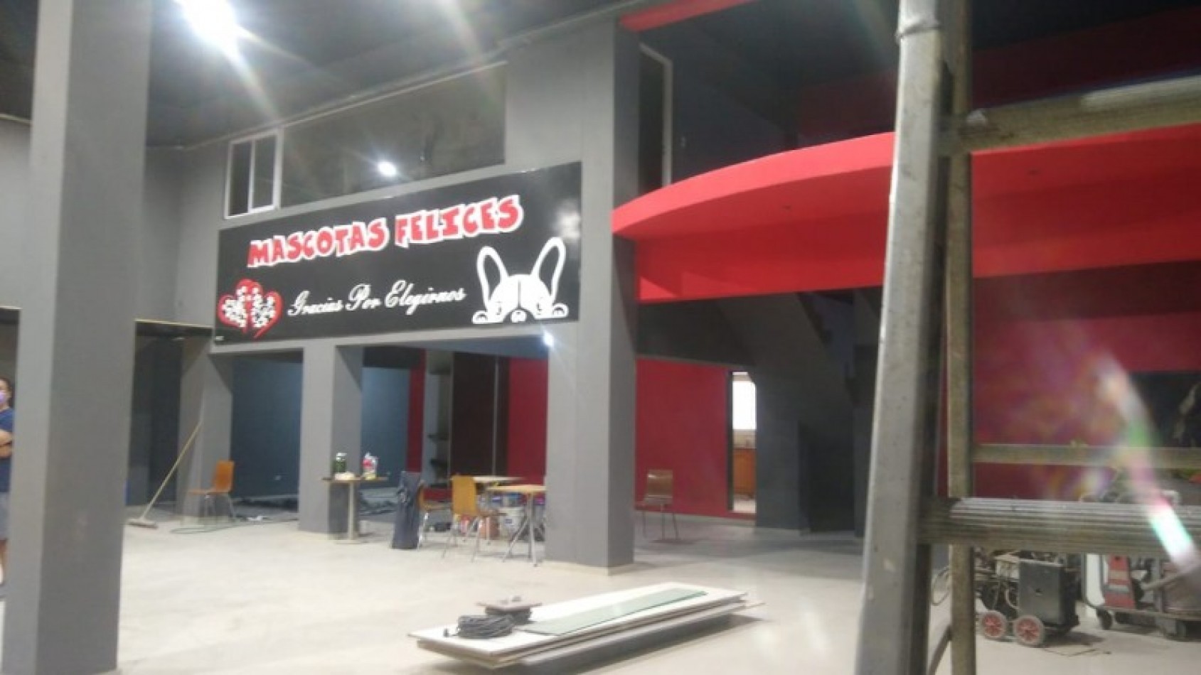 LOCAL 380 M2. C/ ENTREPISO / 2 GALPONES / ENTRADA DE CAMIONES/ LOTE 700 M2.