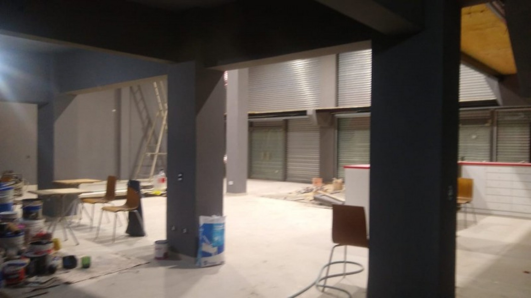 LOCAL 380 M2. C/ ENTREPISO / 2 GALPONES / ENTRADA DE CAMIONES/ LOTE 700 M2.