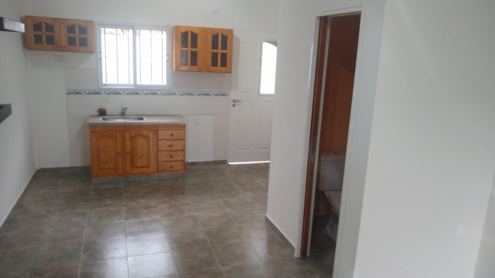 DUPLEX DE 3 AMB. C/ ENTRADA DE AUTO Y PATIO