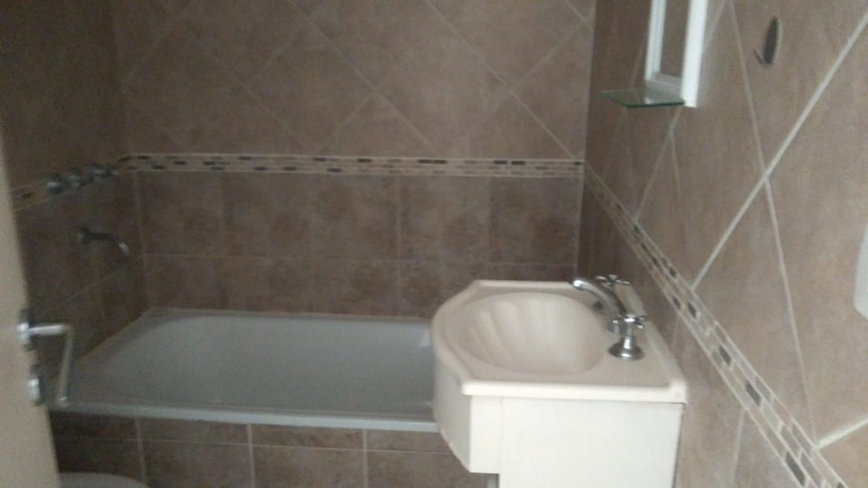 DEPARTAMENTO 2 AMB. C/ COCHERA (COMPLEJO CERRADO)