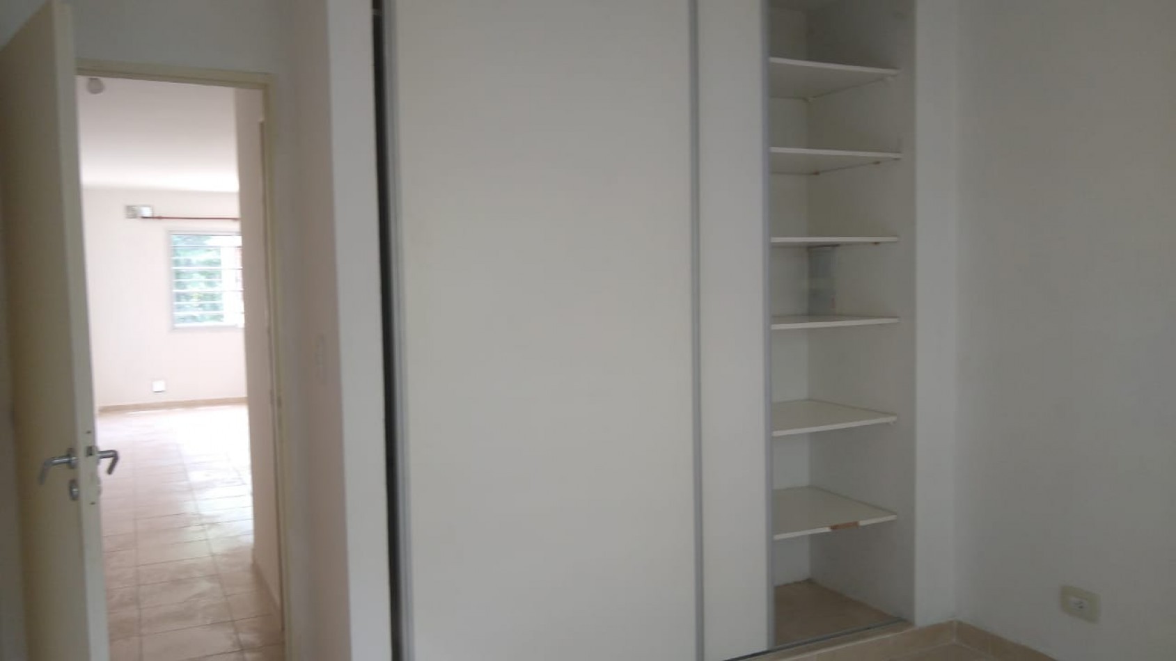 DEPARTAMENTO 2 AMB. C/ COCHERA (COMPLEJO CERRADO)