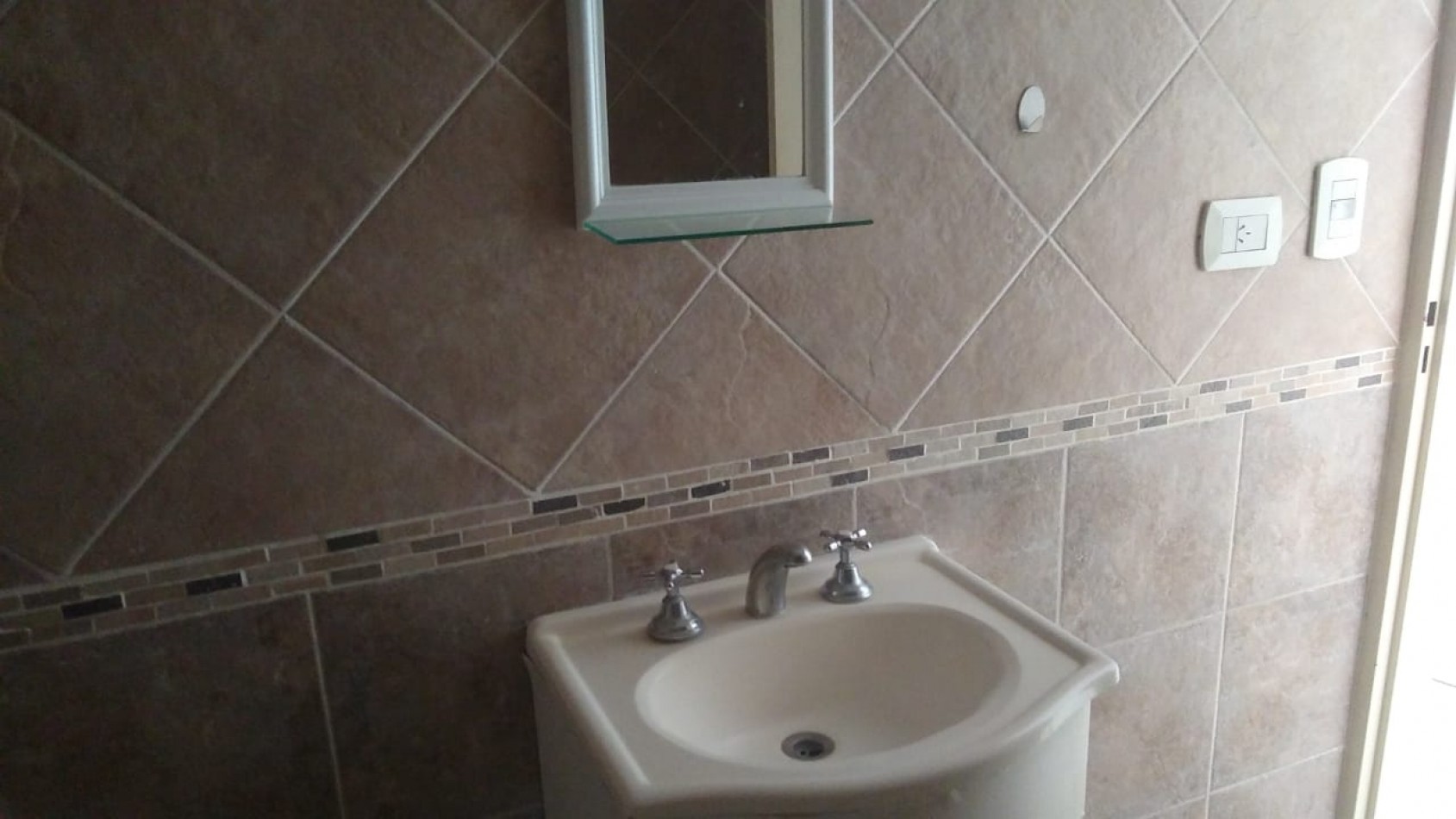 DEPARTAMENTO 2 AMB. C/ COCHERA (COMPLEJO CERRADO)