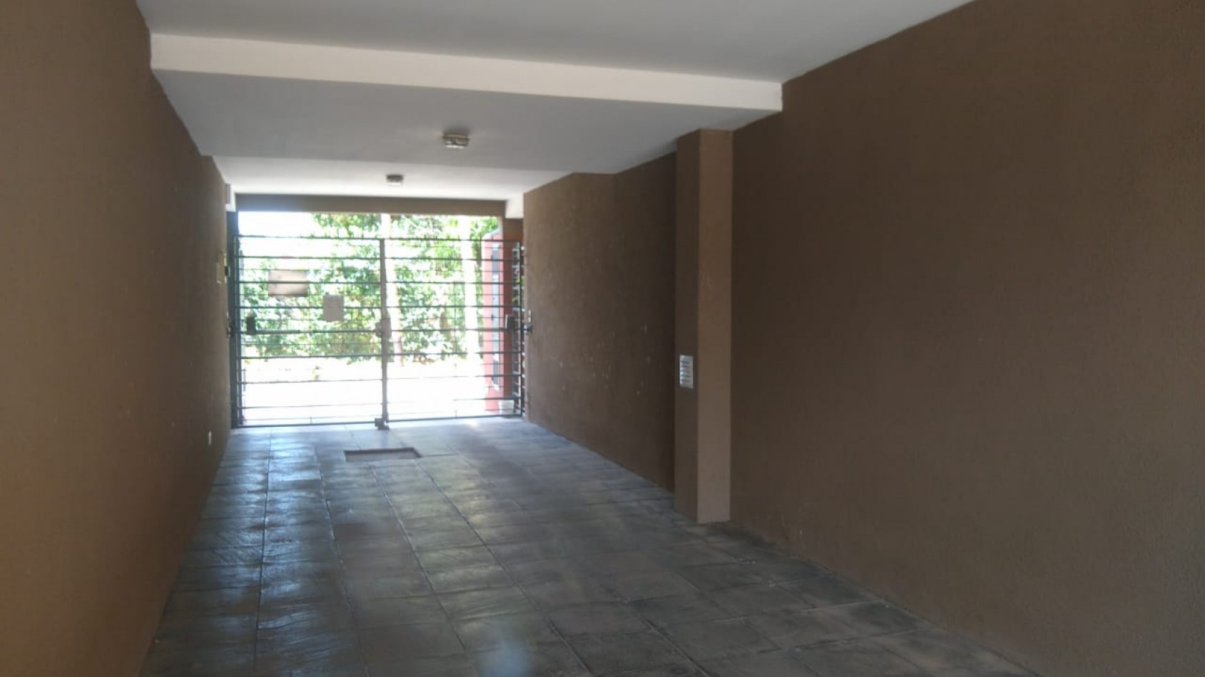 DEPARTAMENTO 2 AMB. C/ COCHERA (COMPLEJO CERRADO)