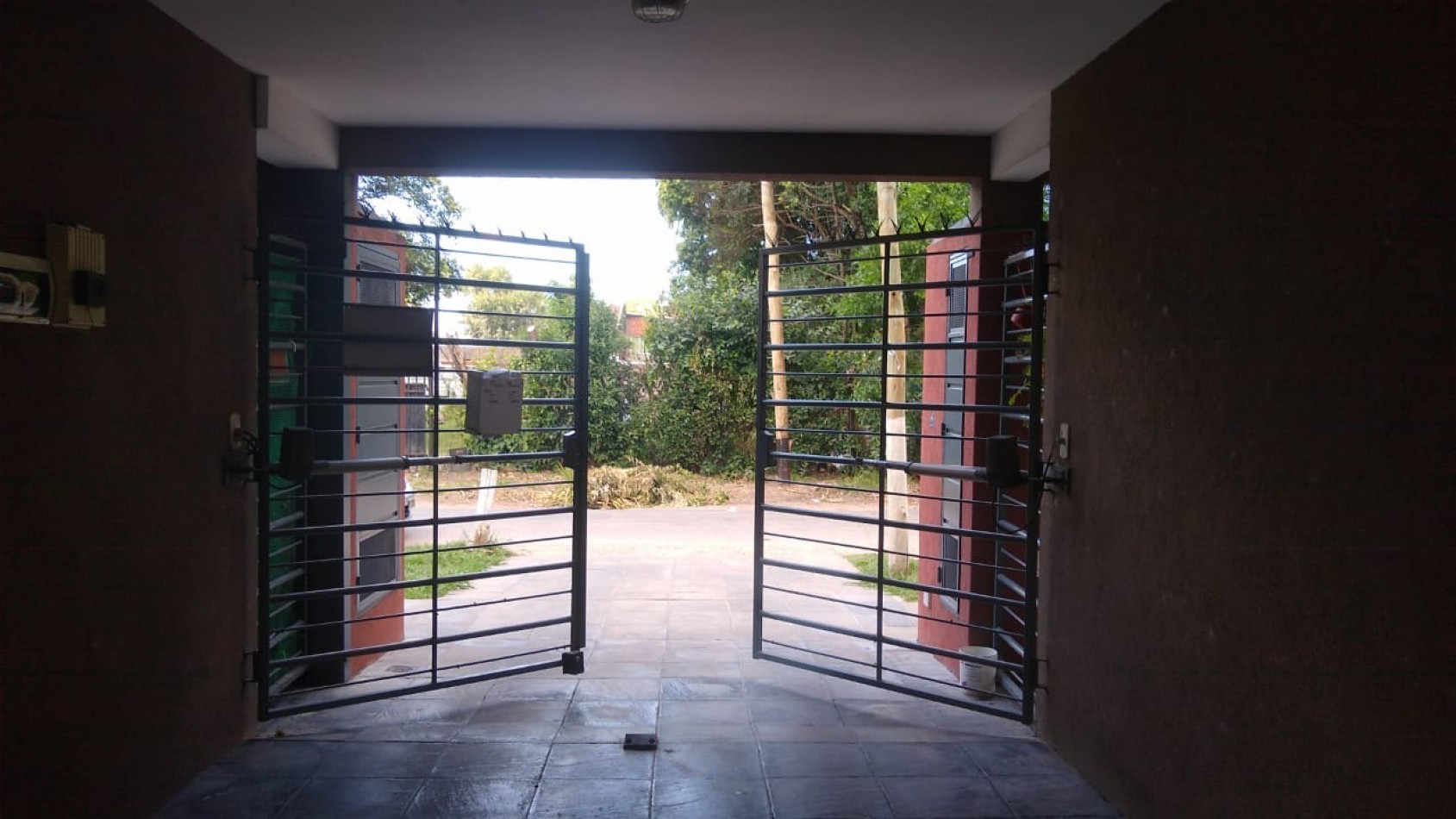 DEPARTAMENTO 2 AMB. C/ COCHERA (COMPLEJO CERRADO)