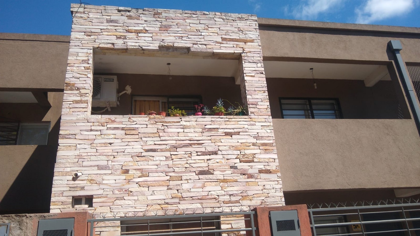 DEPARTAMENTO 2 AMB. C/ COCHERA (COMPLEJO CERRADO)