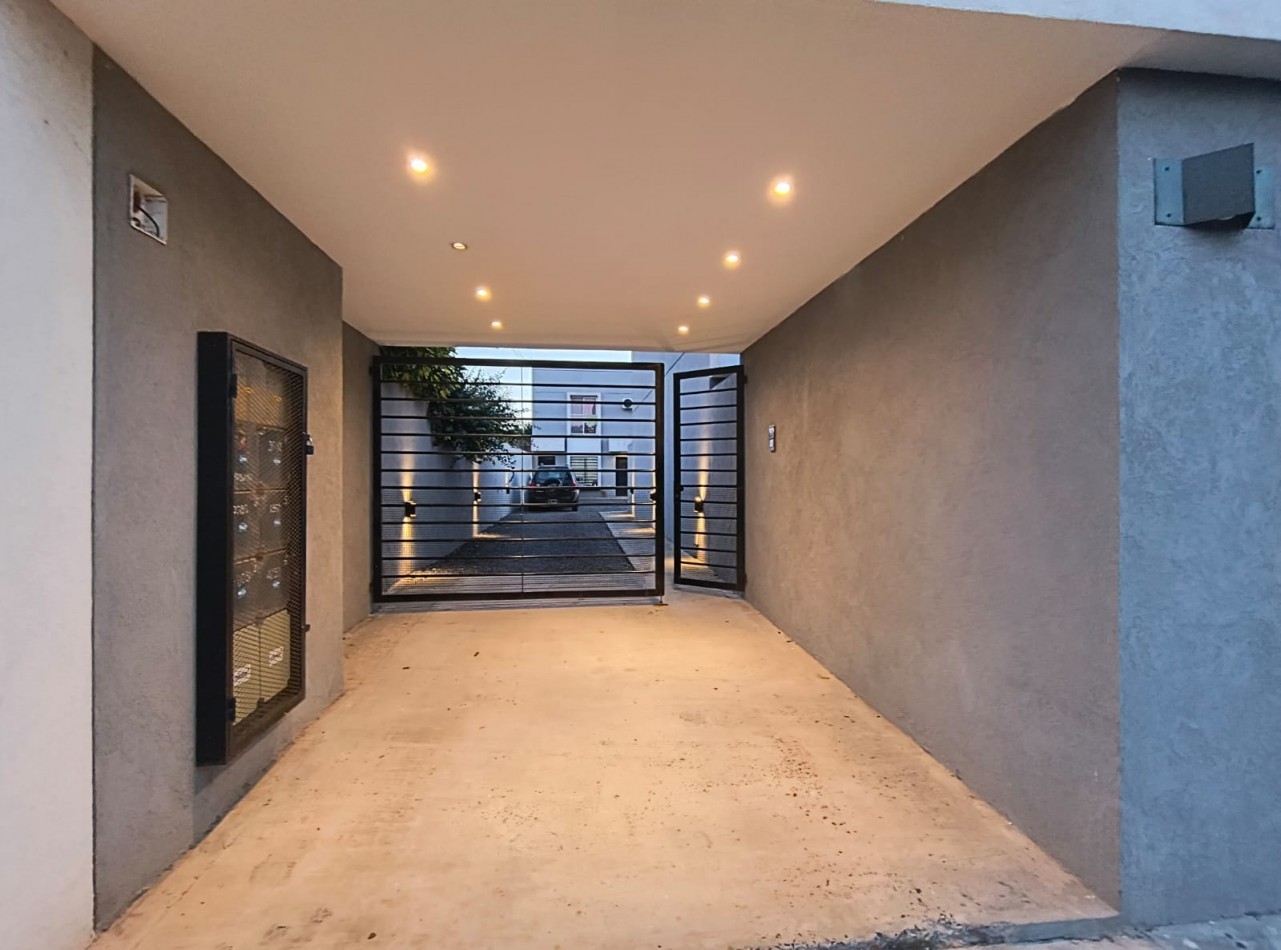 DUPLEX 3 AMB. C/ PATIO Y ENTRADA VEHICULO