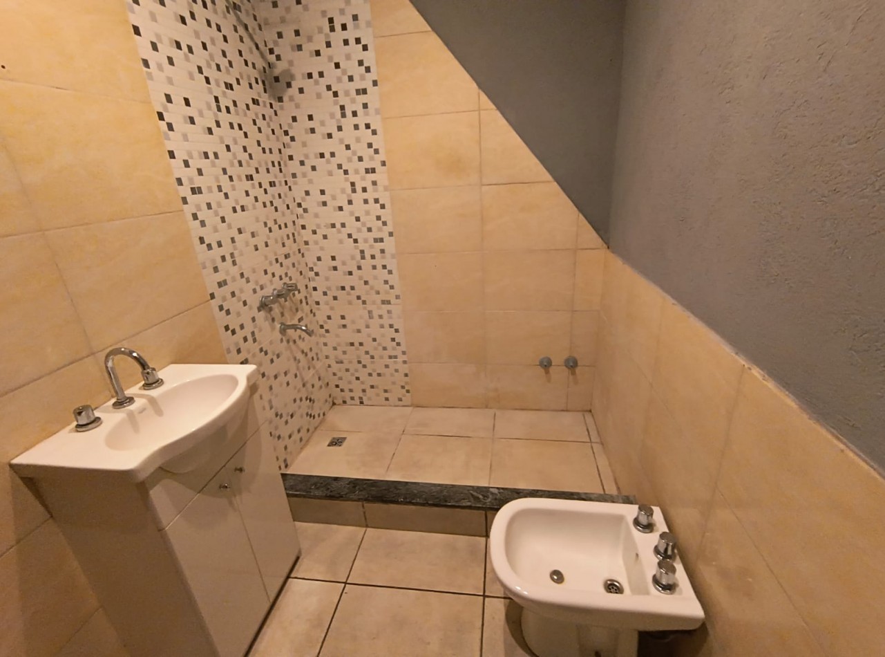 DUPLEX 3 AMB. C/ PATIO Y ENTRADA VEHICULO