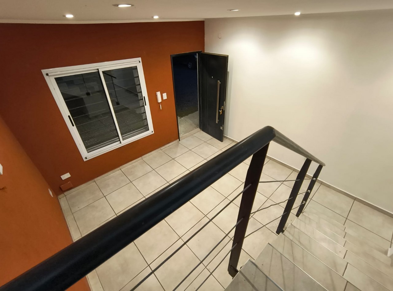 DUPLEX 3 AMB. C/ PATIO Y ENTRADA VEHICULO