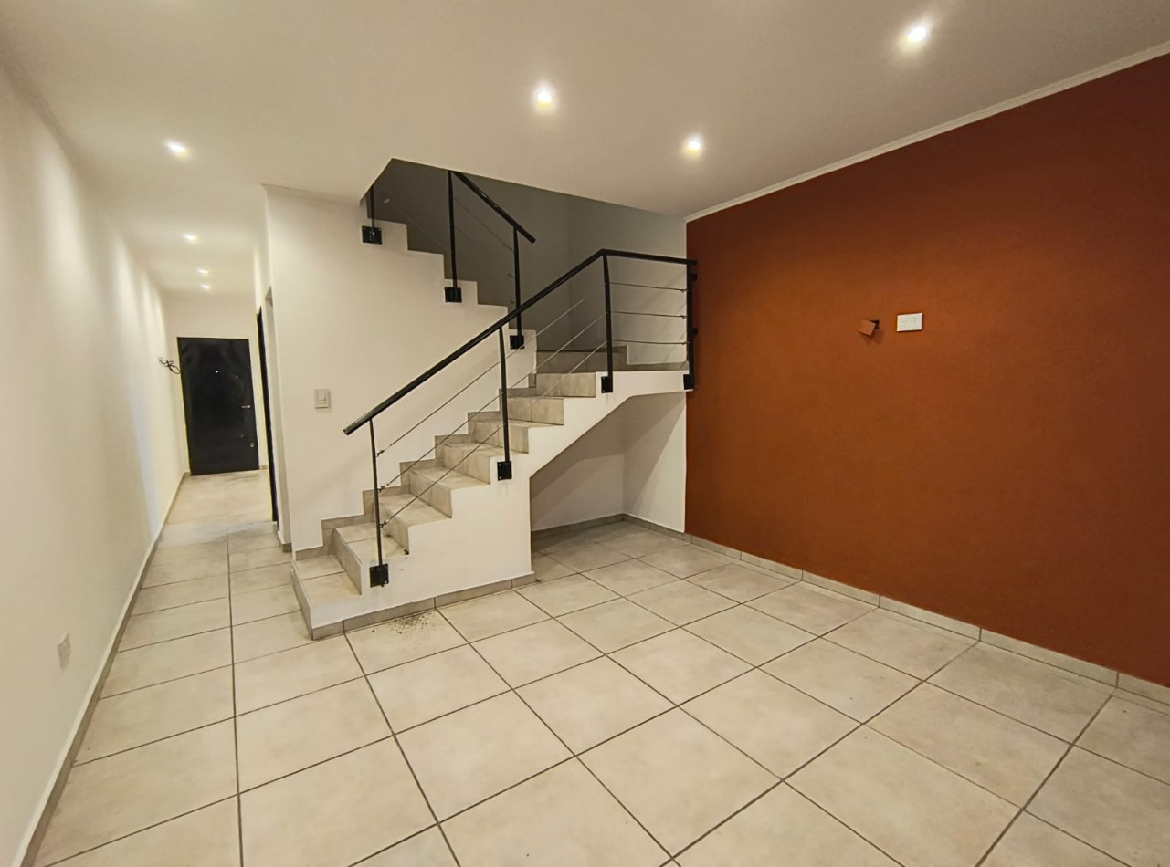 DUPLEX 3 AMB. C/ PATIO Y ENTRADA VEHICULO