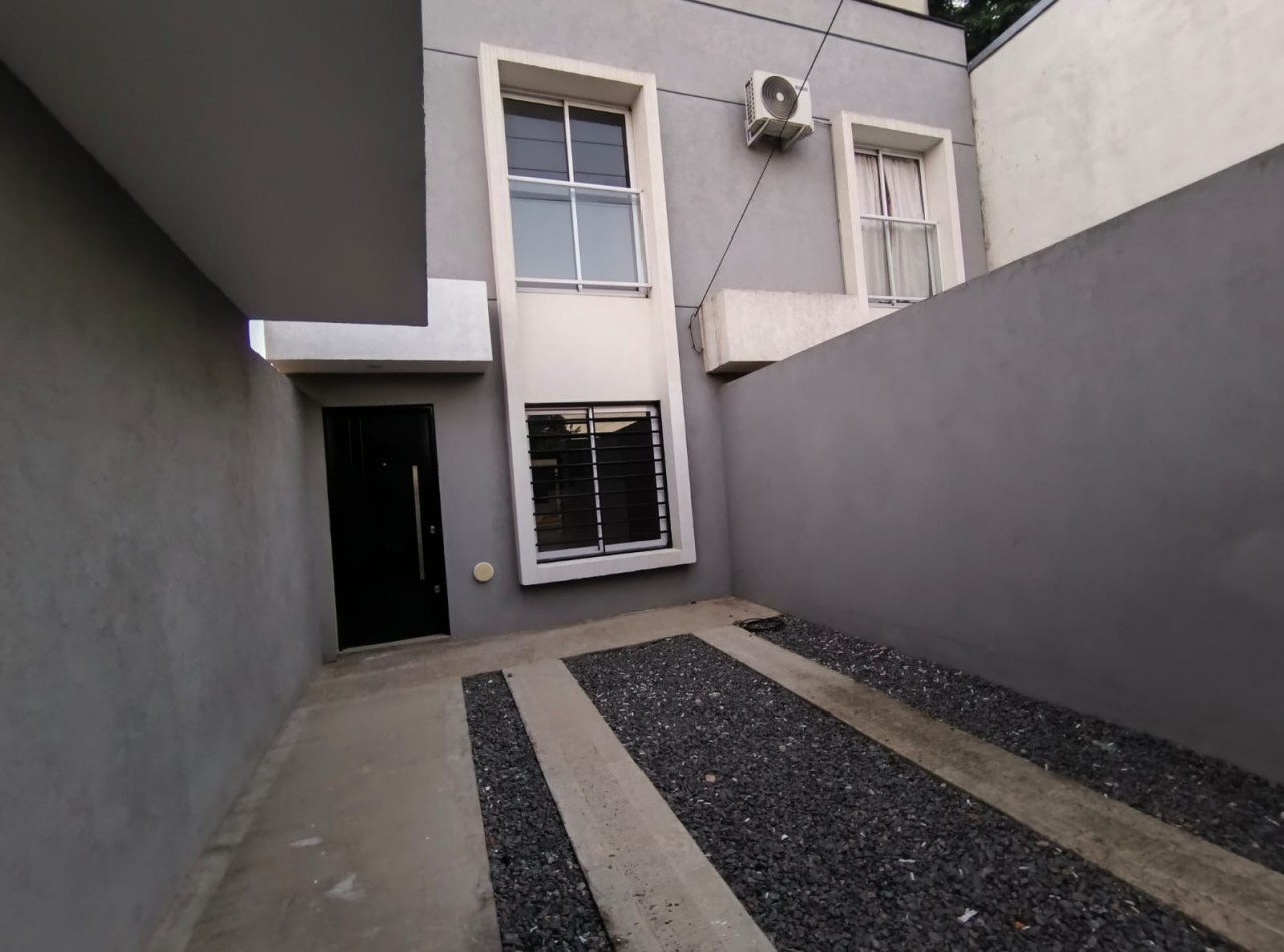 DUPLEX 3 AMB. C/ PATIO Y ENTRADA VEHICULO