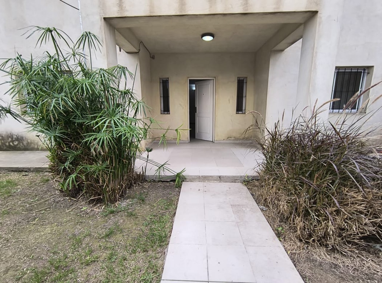 DEPARTAMENTO 4 AMB. AMPLIOS PLANTA BAJA C/ COCHERA (COMPLEJO CERRADO)