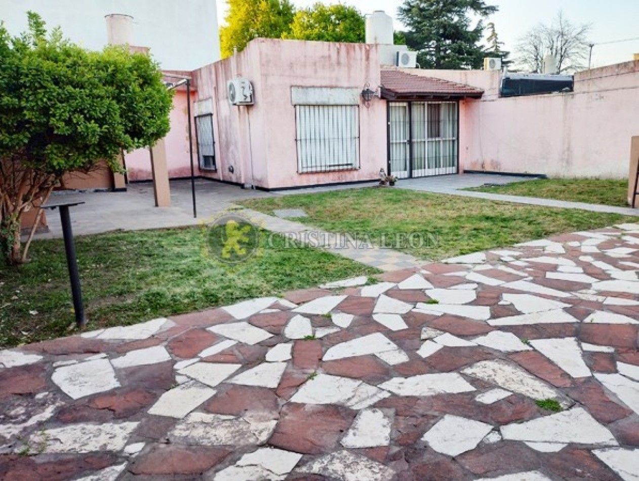 CASA AMERICANA  3 AMB. c/ PATIO Y COCHERA
