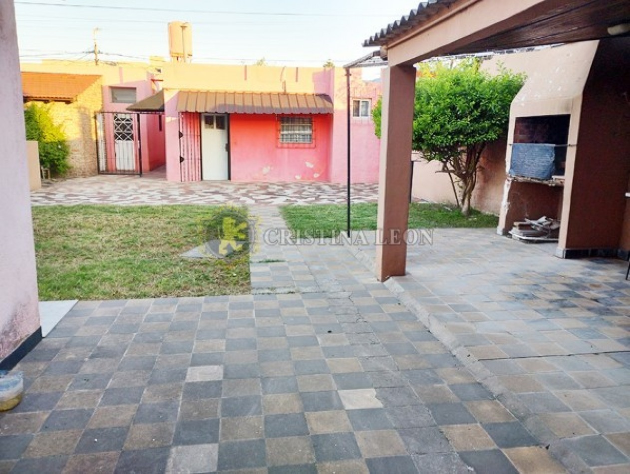 CASA AMERICANA  3 AMB. c/ PATIO Y COCHERA