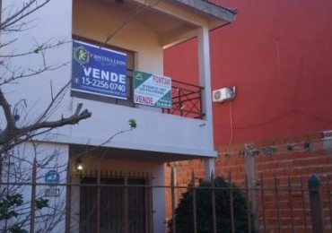 AMPLIO CHALET DE 5 AMBIENTES CON PARQUE.