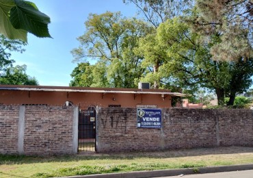 CASA 3 AMB. C/PARQUE Y PISCINA