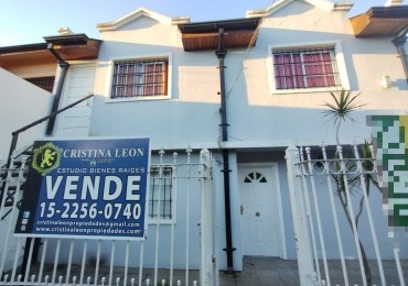 DUPLEX 3 AMB. C/ ENTRADA VEHICULAR Y GALPON CERRADO