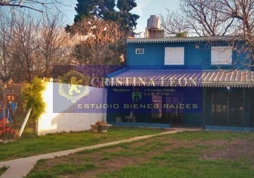 CASA DE 4 AMB.CON PARQUE Y ENTRADA P/ VARIOS AUTOS