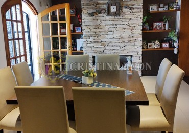 PROPIEDAD 4 AMBIENTES C/PISCINA/ DOBLE COCHERA