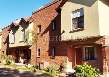 TRIPLEX DE 3 AMB. C/ COCHERA (COMPLEJO CERRADO VILLAGE II)
