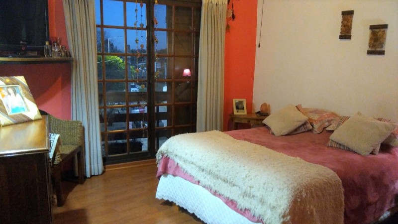 EXCELENTE TRIPLEX 4 AMB. GARAGE/ QUINCHO Y TERRAZA