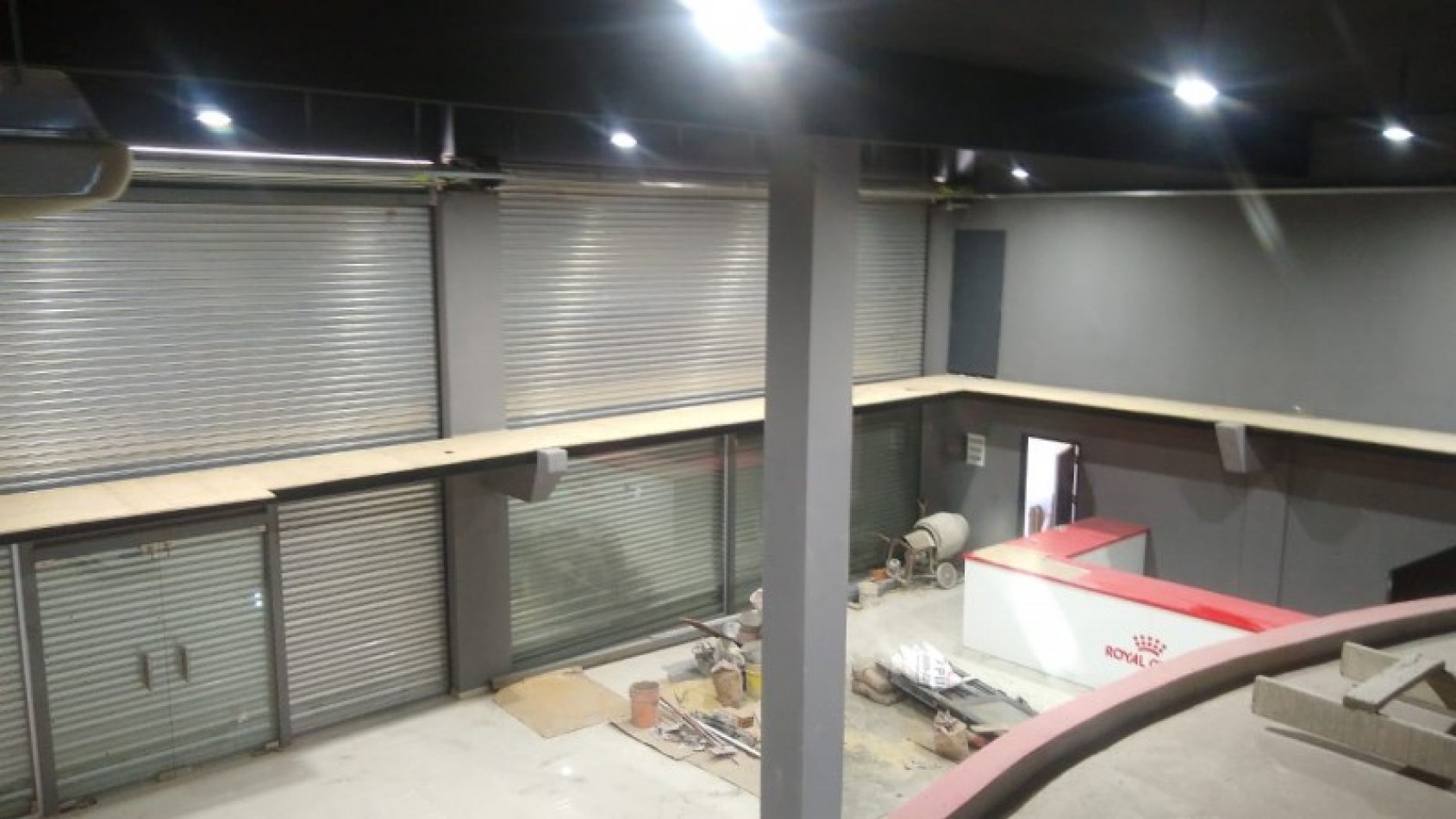 LOCAL 380 M2. C/ ENTREPISO / 2 GALPONES / ENTRADA DE CAMIONES/ LOTE 700 M2. 