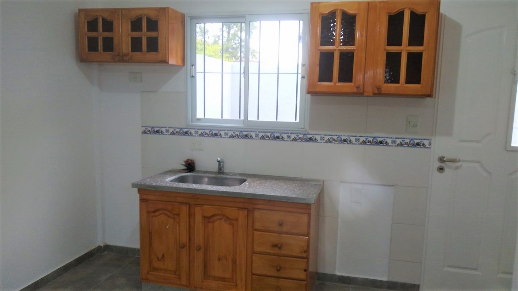 DUPLEX 3 AMB.  C/PATIO Y ENTRADA DE AUTO