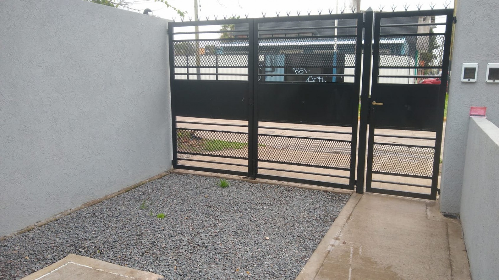 DUPLEX 3 AMB.  C/PATIO Y ENTRADA DE AUTO