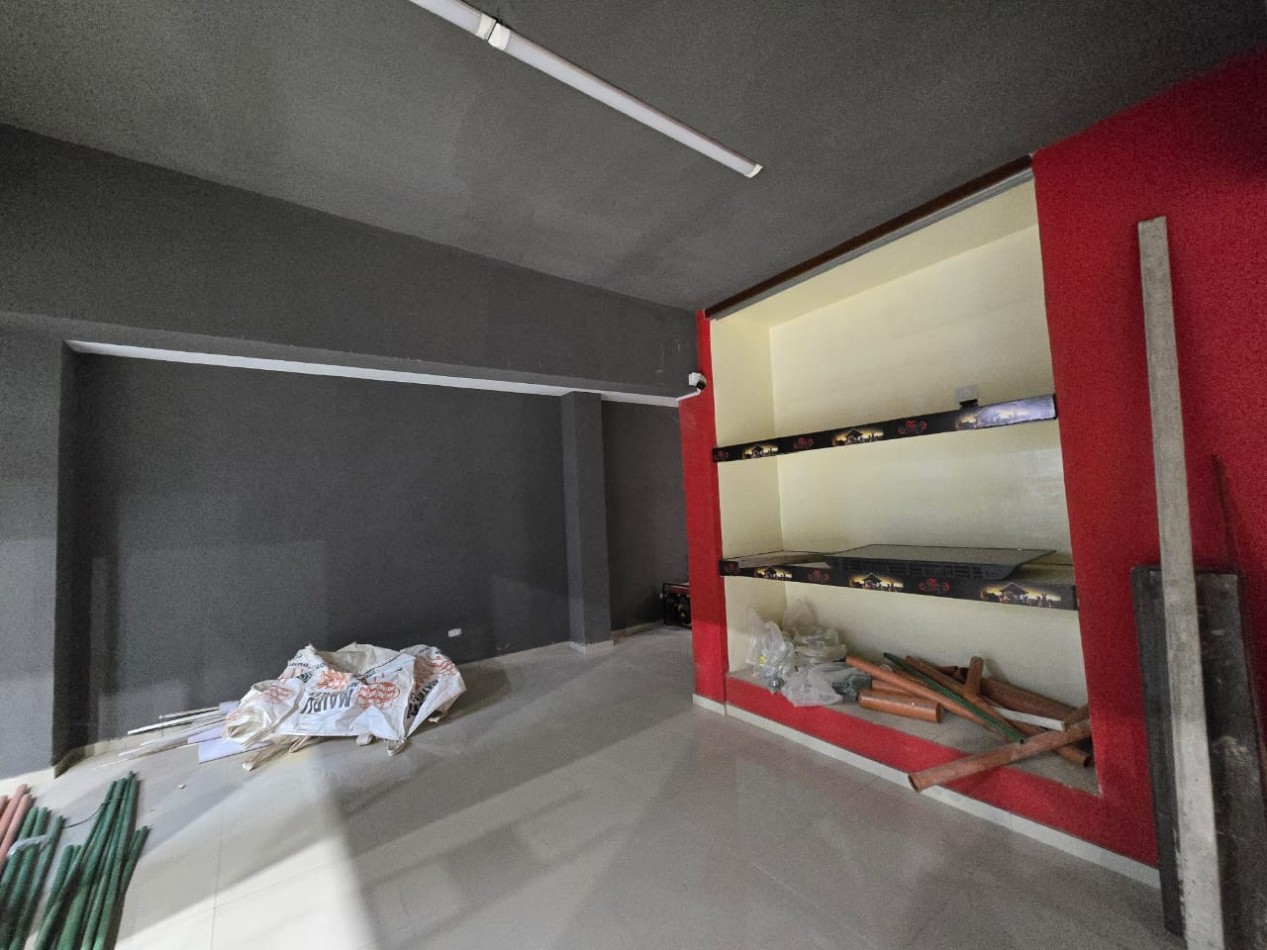 LOCAL 380 M2. C/ ENTREPISO / 2 GALPONES / ENTRADA DE CAMIONES/ LOTE 700 M2. 