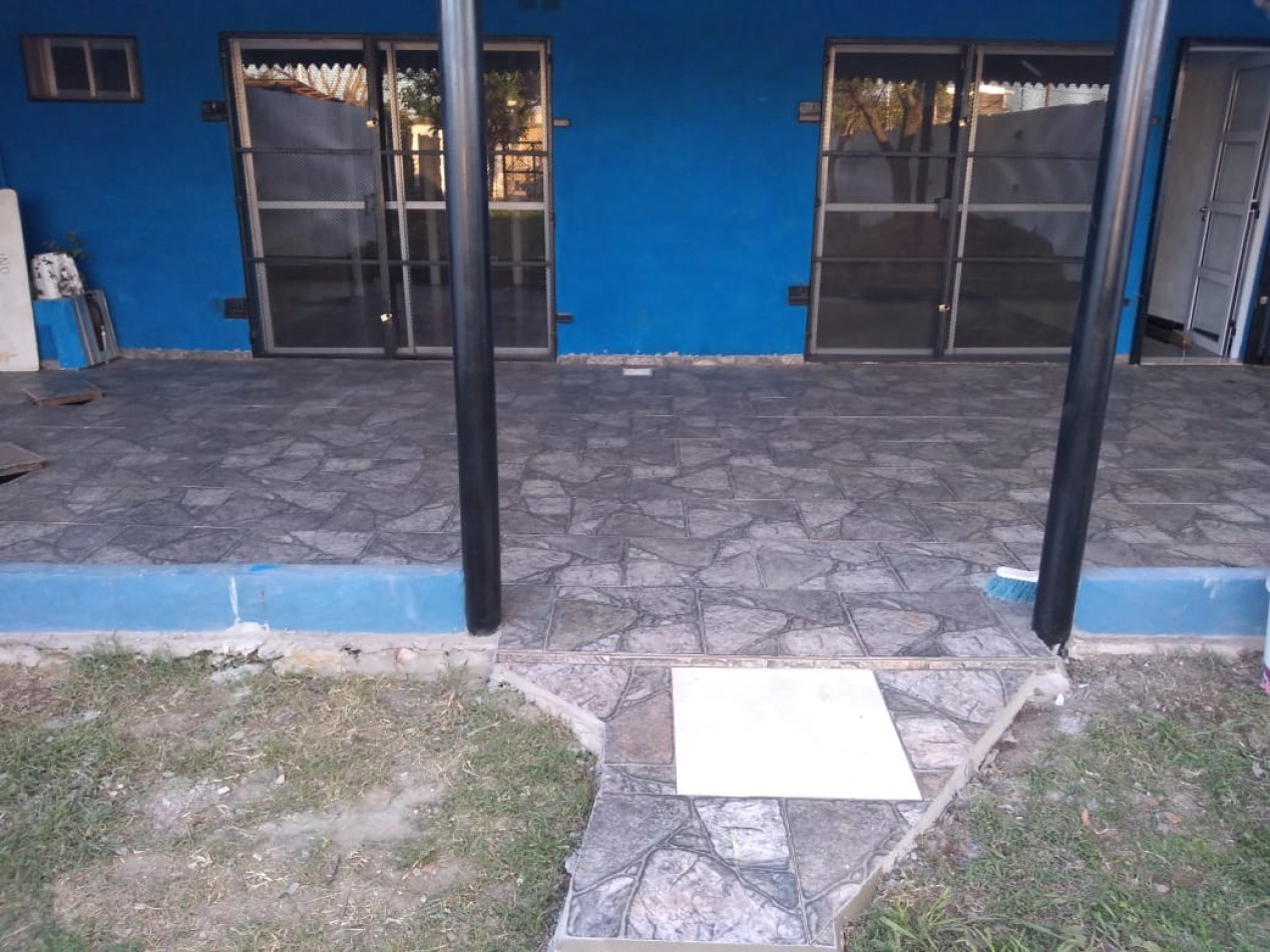 CASA DE 4 AMB.CON PARQUE Y ENTRADA P/ VARIOS AUTOS