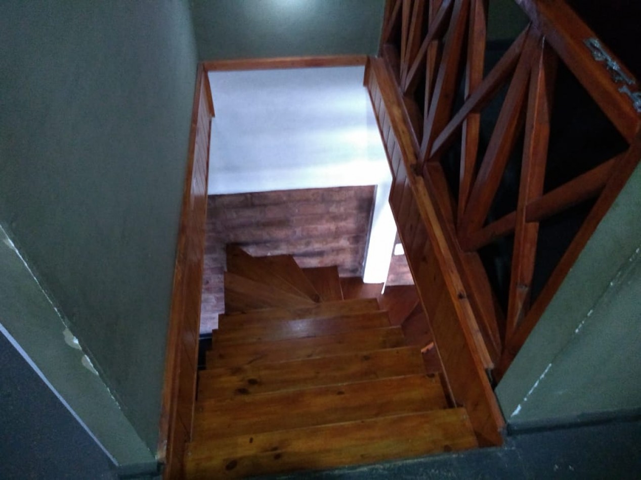 CASA DE 4 AMB.CON PARQUE Y ENTRADA P/ VARIOS AUTOS