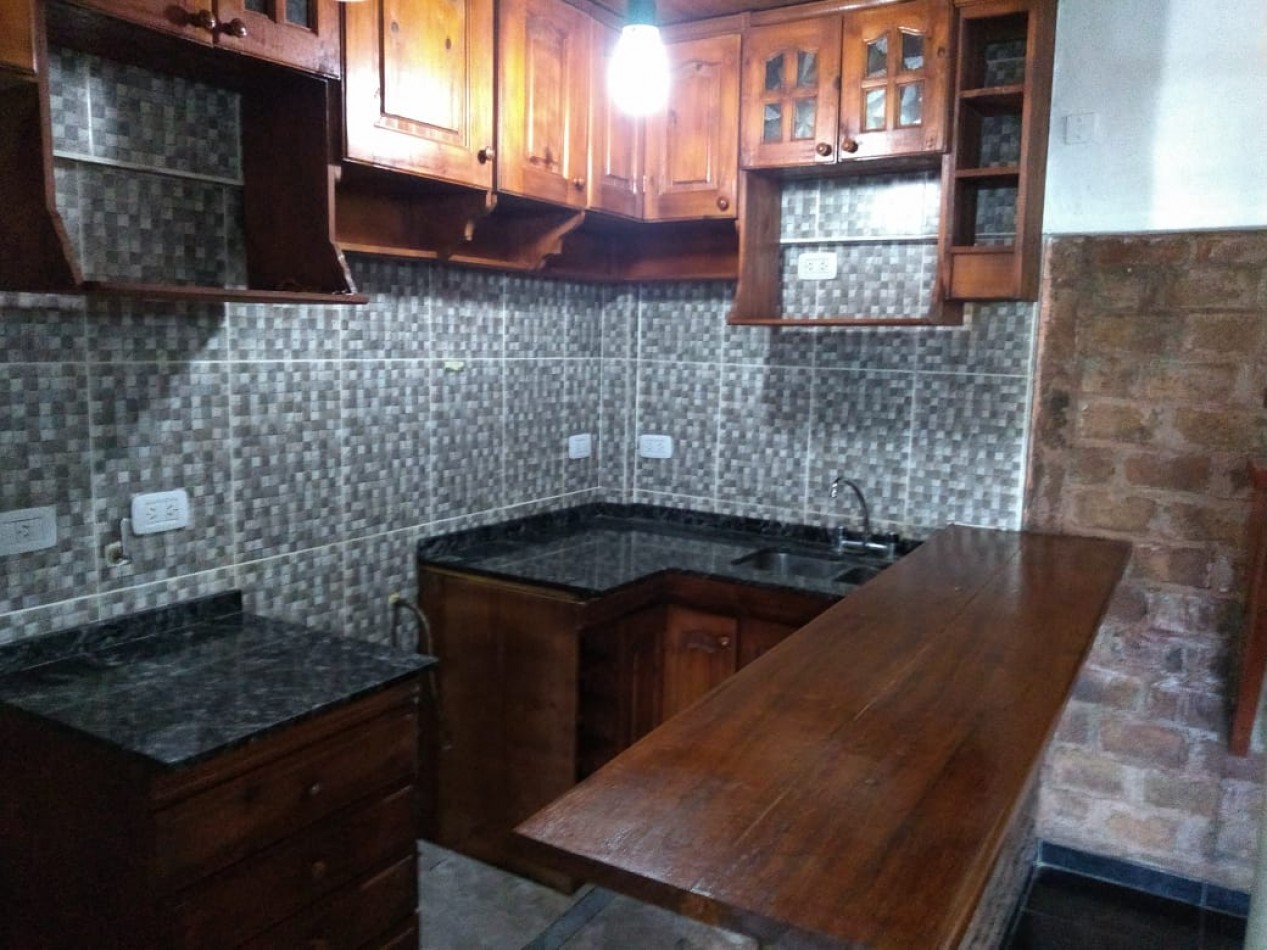 CASA DE 4 AMB.CON PARQUE Y ENTRADA P/ VARIOS AUTOS