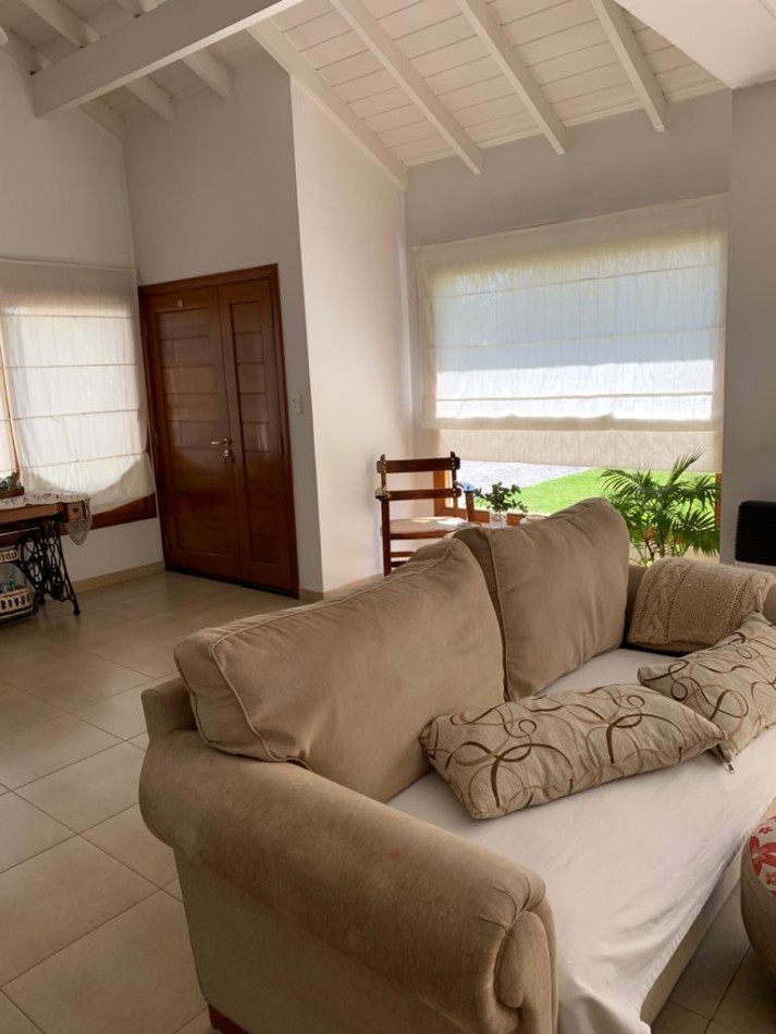 CASA 4 AMB. C/PISCINA Y PARQUE (COUNTRY CLUB ARANJUEZ) ESCOBAR