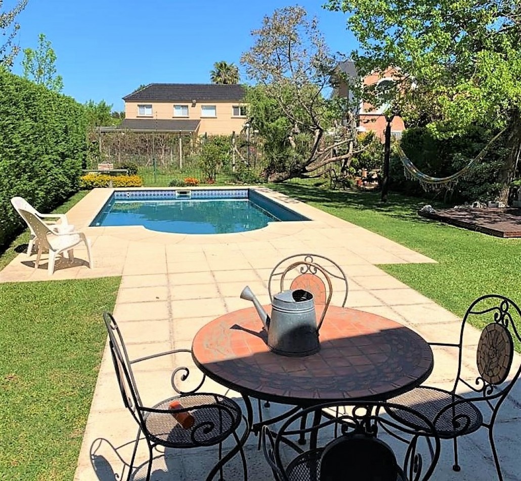 CASA 4 AMB. C/PISCINA Y PARQUE (COUNTRY CLUB ARANJUEZ) ESCOBAR