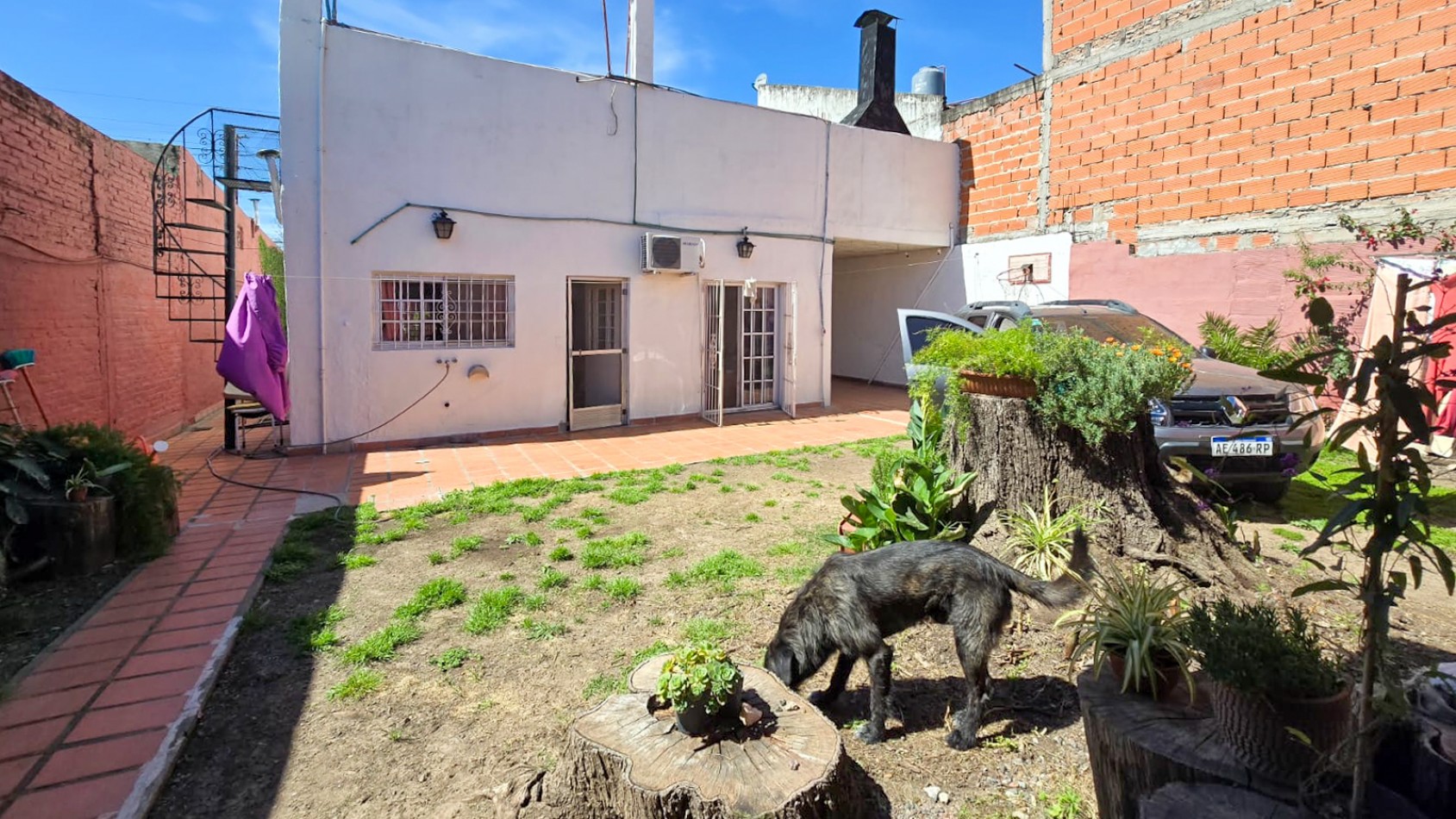 CASA 3 AMB CON DPTO DE 3 AMB Y COCHERA 