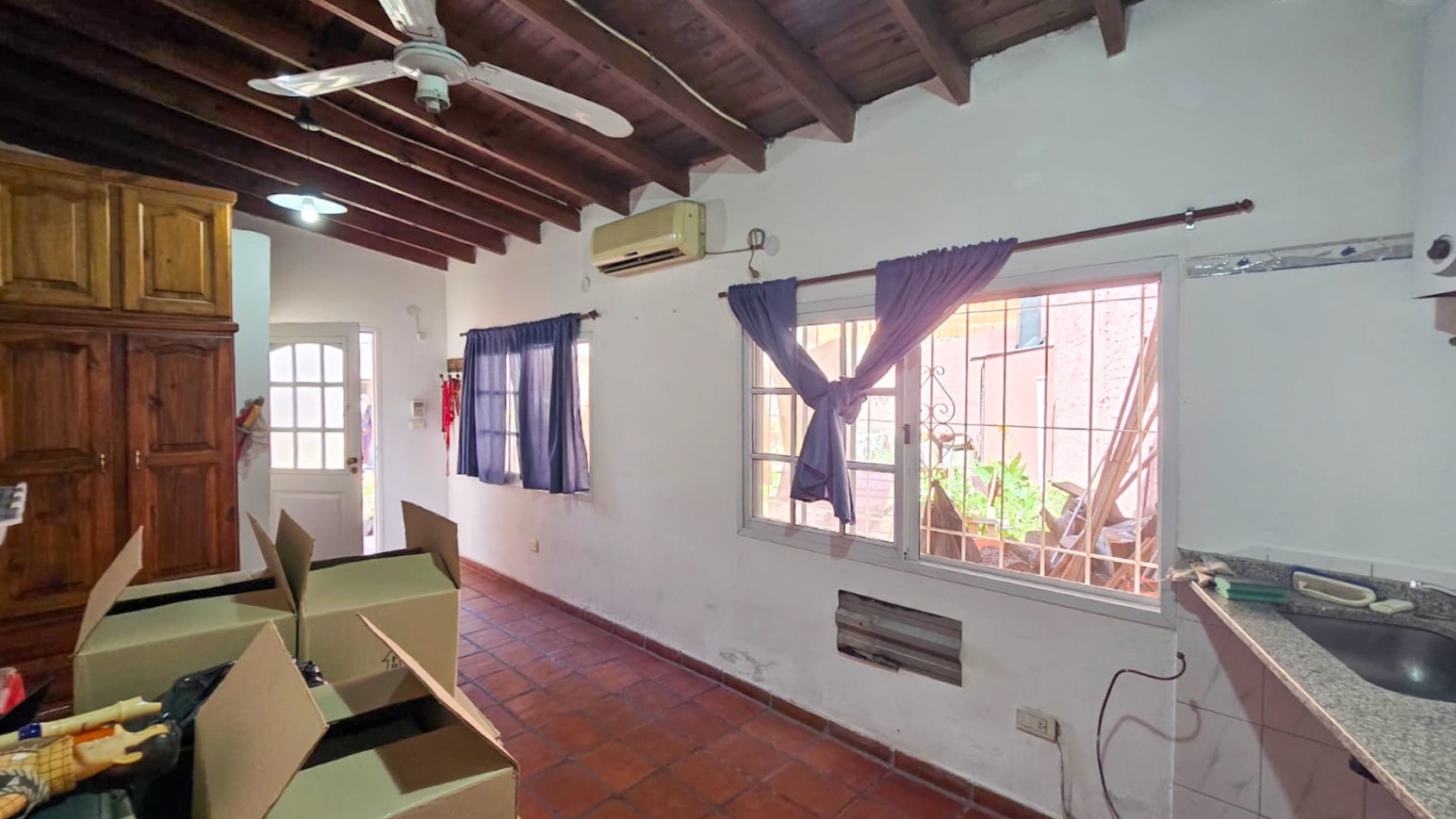 CASA 3 AMB CON DPTO DE 3 AMB Y COCHERA 