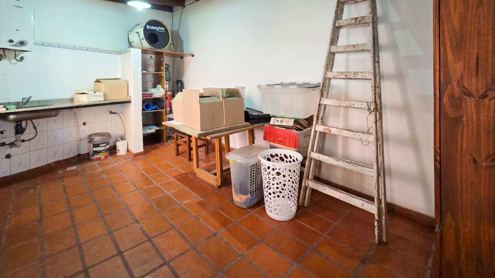 CASA 3 AMB CON DPTO DE 3 AMB Y COCHERA 