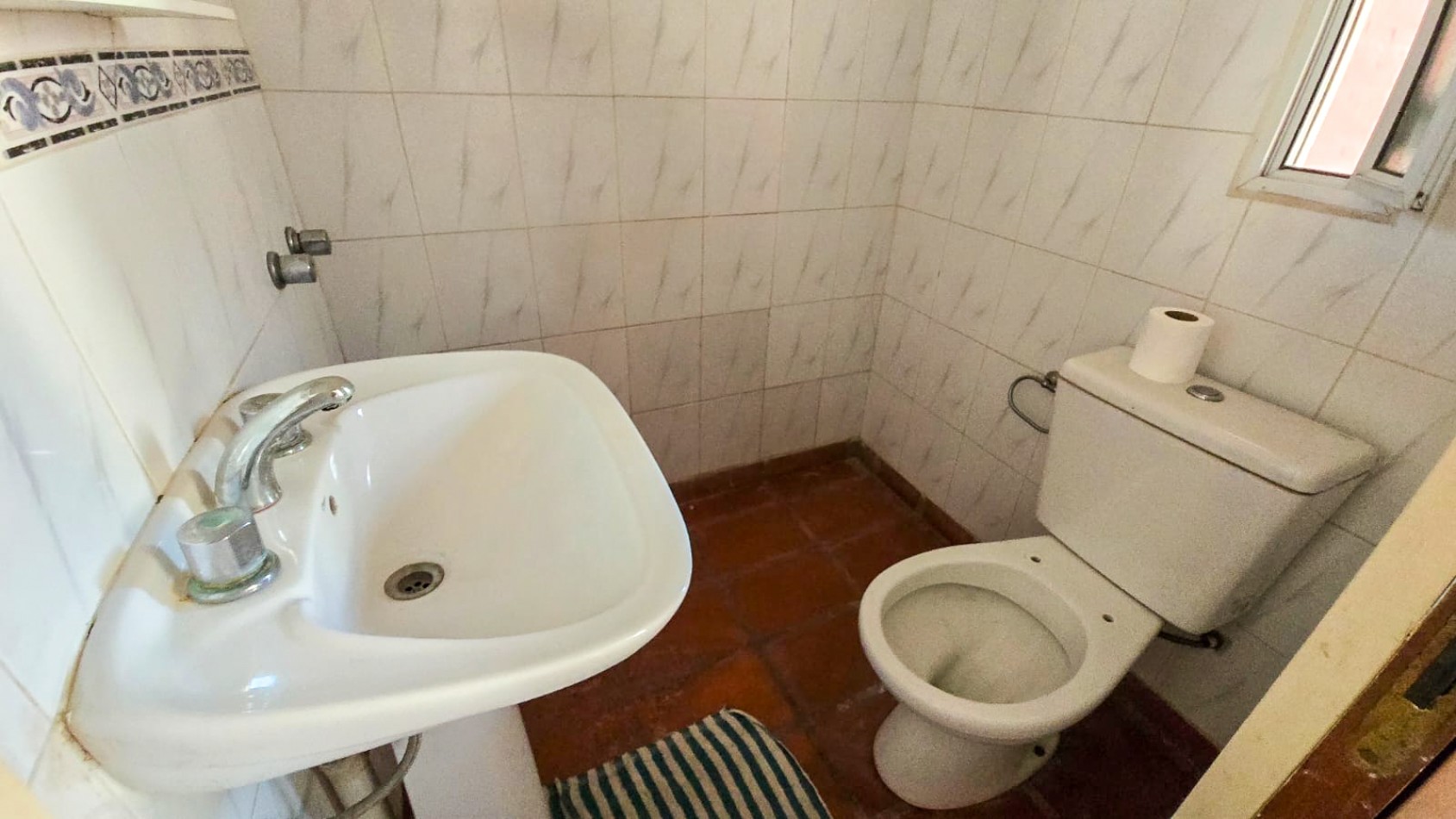 CASA 3 AMB CON DPTO DE 3 AMB Y COCHERA 