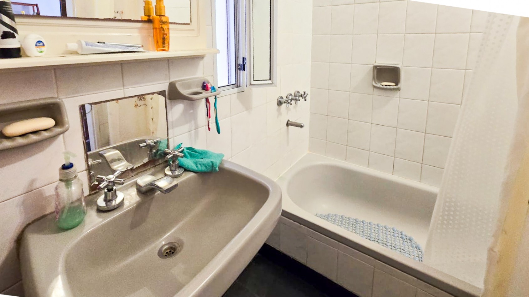 CASA 3 AMB CON DPTO DE 3 AMB Y COCHERA 