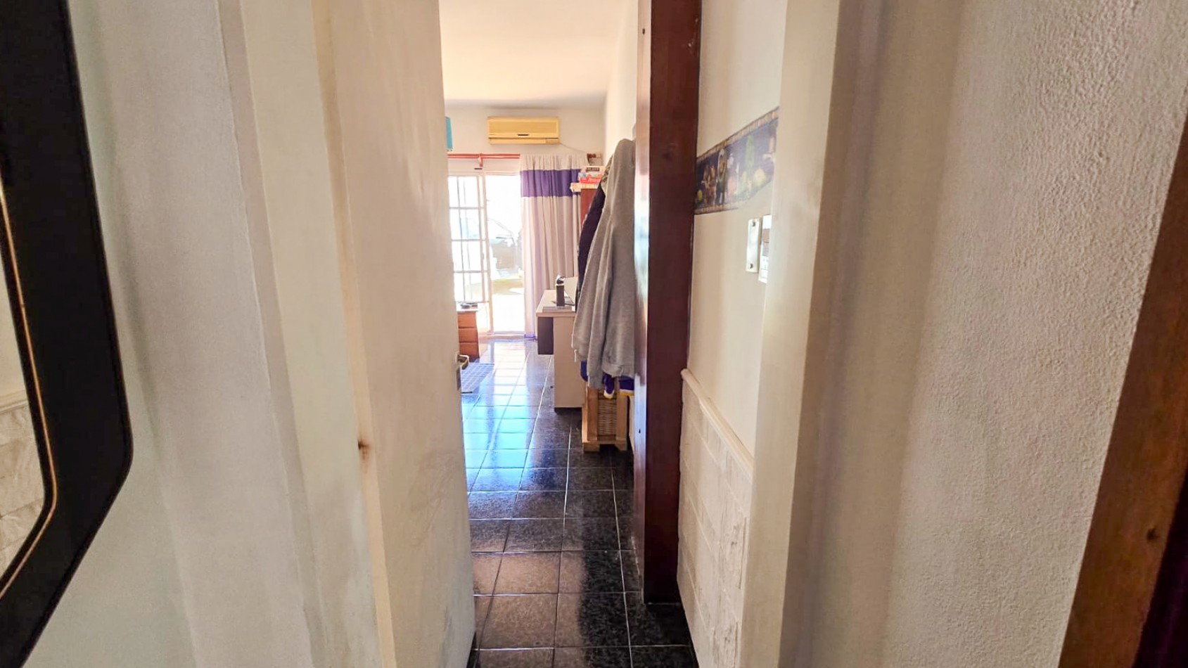 CASA 3 AMB CON DPTO DE 3 AMB Y COCHERA 