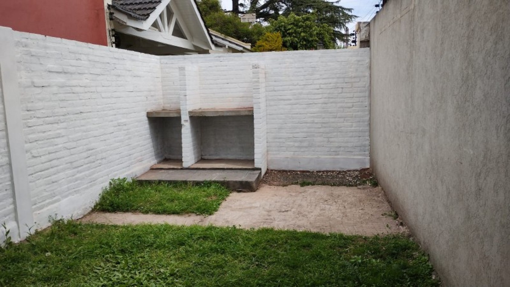 DUPLEX 3 AMB. C/FONDO LIBRE Y ENTRADA DE AUTO