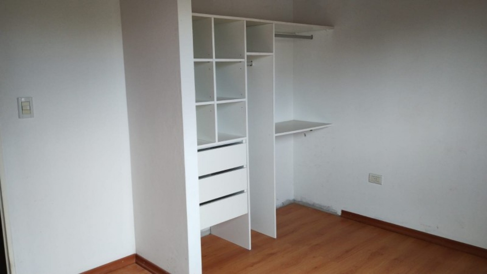 DUPLEX 3 AMB. C/FONDO LIBRE Y ENTRADA DE AUTO