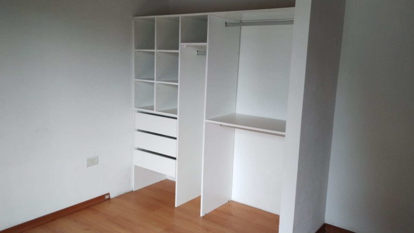 DUPLEX 3 AMB. C/FONDO LIBRE Y ENTRADA DE AUTO