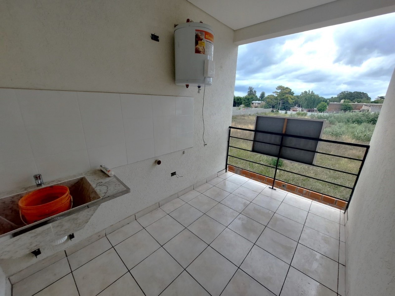 DEPARTAMENTO 2 AMB. CONTRA FRENTE  C/ ENTRADA DE AUTO