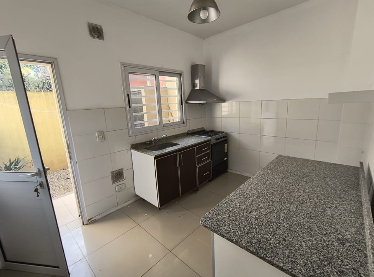 DUPLEX DE 3 AMB. PATIO/BALCON/COCHERA/QUINCHO Y PISCINA