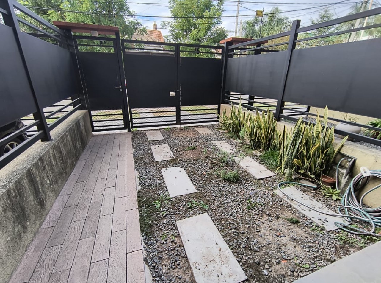 DUPLEX DE 3 AMB. PATIO/BALCON/COCHERA/QUINCHO Y PISCINA